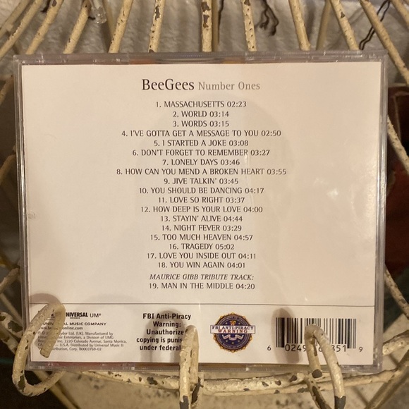 BeeGeesCD - Picture 3 of 4
